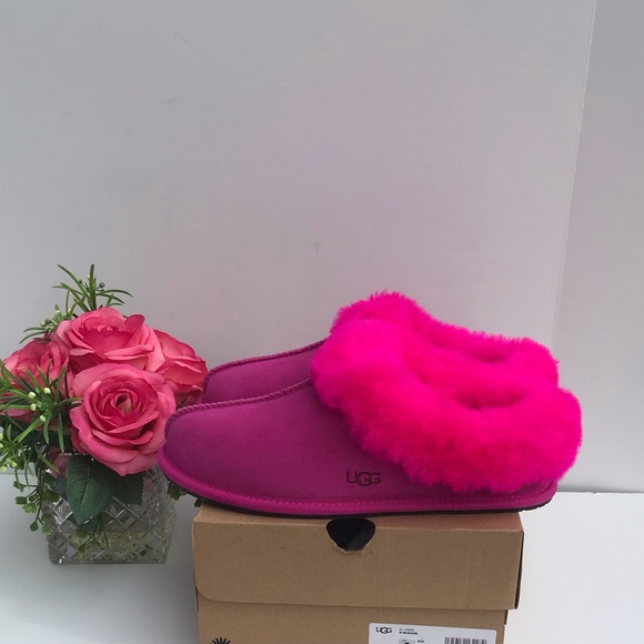 UGG Moraene Slippers - Picture 6 of 12